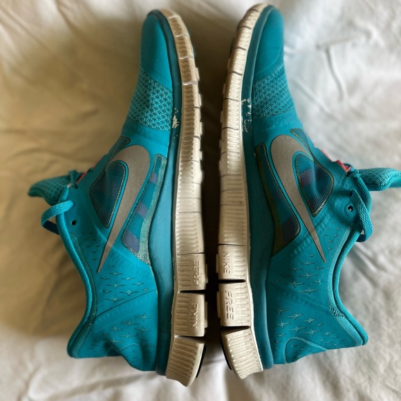 Excellent Condition 🌸 Nike N7, Size 10 in Turquoise and white - Picture 8 of 12